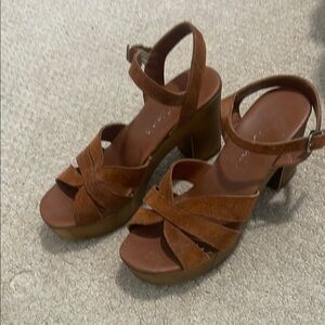 Matisse Brown Platform Sandals with Chunky Heel